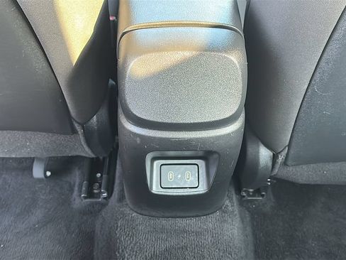 Used 2024 Hyundai Elantra SEL FWD image 31