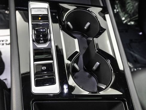 Certified 2025 Volkswagen Atlas SEL Premium R-Line image 23