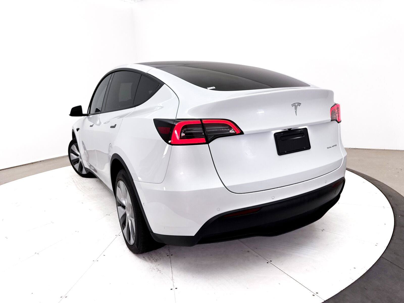 Used 2022 Tesla Model Y Long Range AWD/4WD image 7