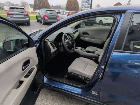 Used 2017 Honda HR-V LX image 9