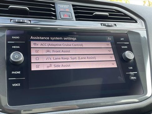 Used 2022 Volkswagen Tiguan SE image 11