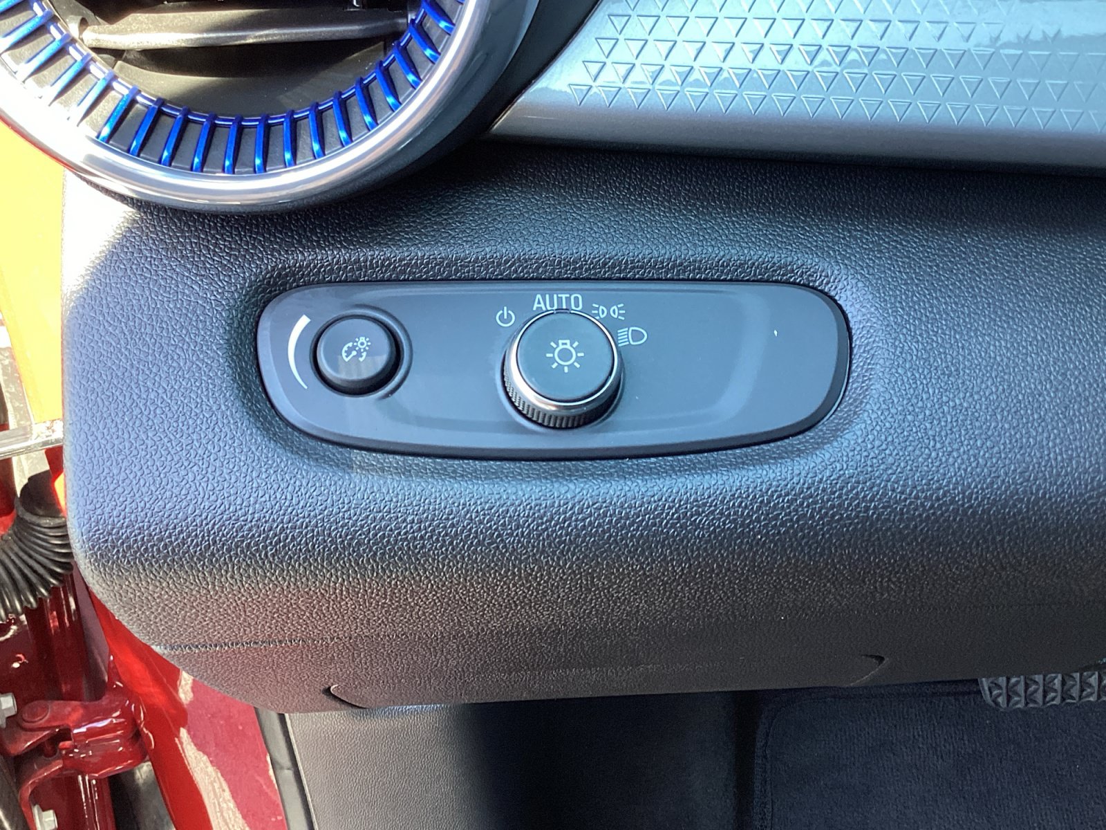 Used 2026 Chevrolet Trax LT FWD image 28