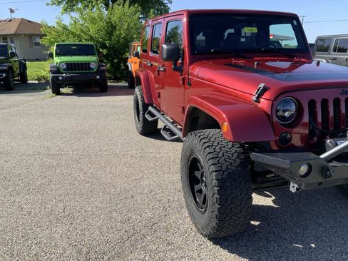 Used 2012 Jeep Wrangler Unlimited Sahara AWD/4WD image 12