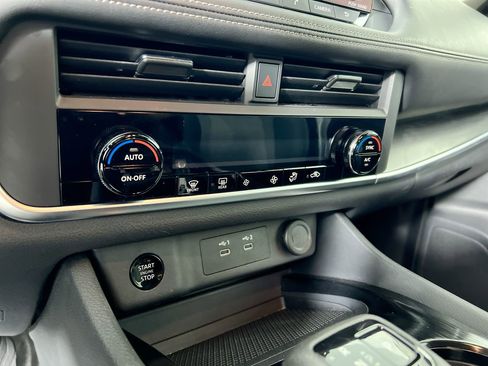 Used 2025 Nissan Rogue SV image 24