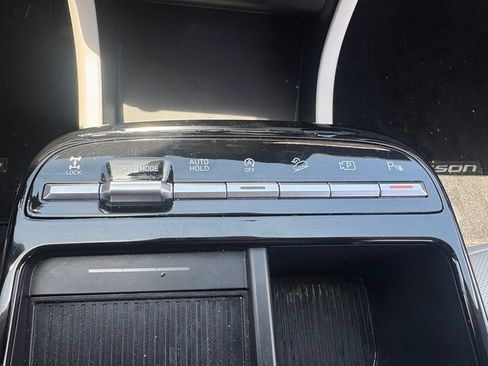 Used 2025 Hyundai Tucson Limited AWD/4WD image 23