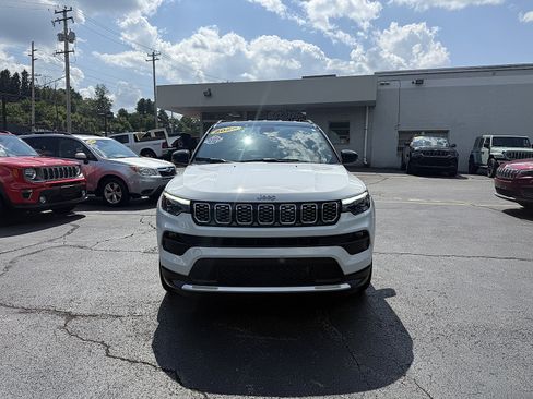 Used 2025 Jeep Compass Limited w/ Elite Group AWD/4WD image 2