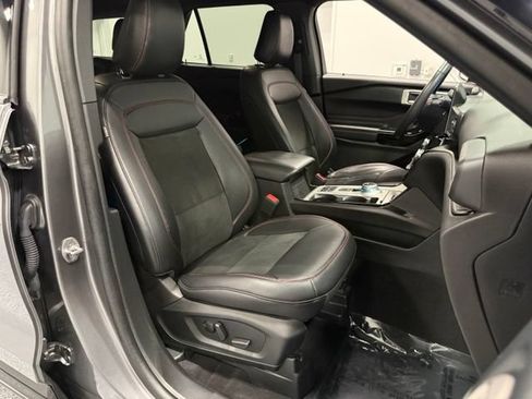 Used 2024 Ford Explorer ST-Line w/ Class IV Trailer Tow Package RWD image 36