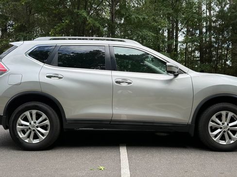 Used 2016 Nissan Rogue SV w/ SV Premium Package AWD/4WD image 4