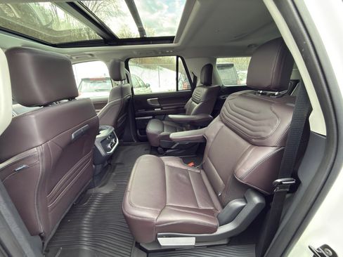 Used 2025 Ford Expedition Max Platinum w/ Platinum Ultimate Package image 5