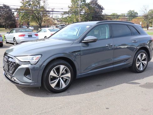 Used 2024 Audi Q8 e-tron Premium image 1