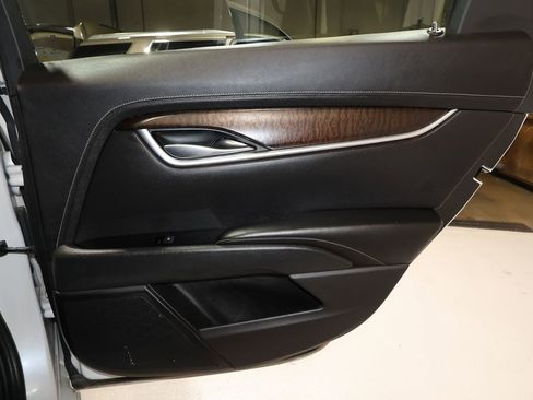 Used 2018 Cadillac XTS Luxury image 20