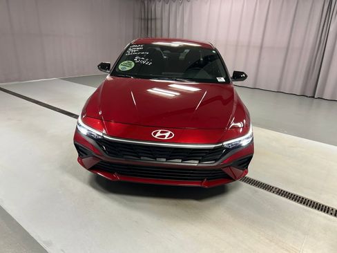 Used 2025 Hyundai Elantra SEL w/ Cargo Package image 2