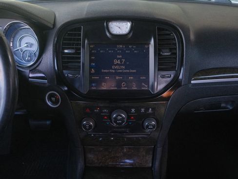 Used 2013 Chrysler 300 Motown image 20