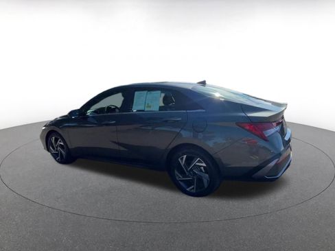 Used 2025 Hyundai Elantra SEL image 10