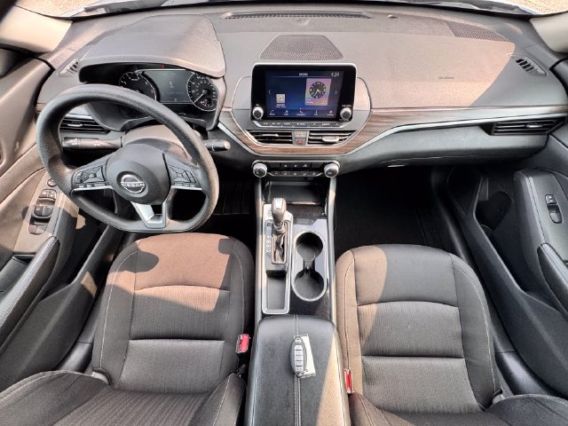 Used 2024 Nissan Altima 2.5 SV FWD image 2