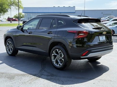 New 2025 Chevrolet Trax LT w/ Driver Confidence Package image 5