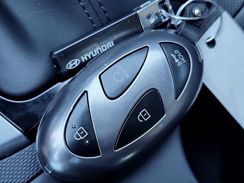 Used 2025 Hyundai Elantra Sport image 16