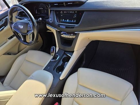 Used 2019 Cadillac XT5 FWD image 16