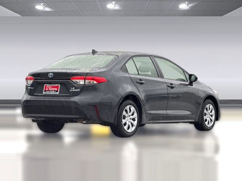 Used 2024 Toyota Corolla LE image 3