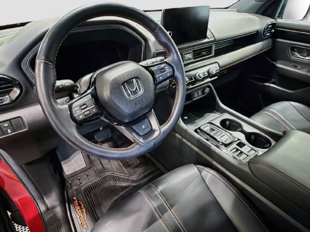 Used 2025 Honda Pilot TrailSport image 16