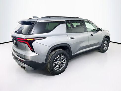 Used 2025 Chevrolet Traverse LT image 9