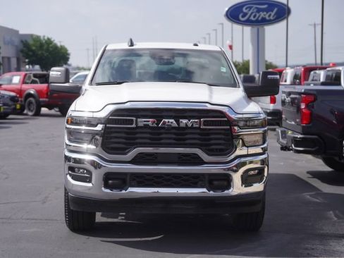Used 2025 RAM 2500 Big Horn AWD/4WD image 3