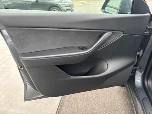 Used 2021 Tesla Model Y Long Range image 8