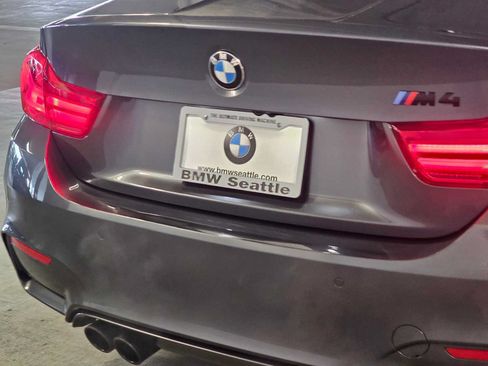 Used 2018 BMW M4 Coupe RWD image 8