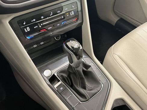 Used 2024 Volkswagen Tiguan SE image 17