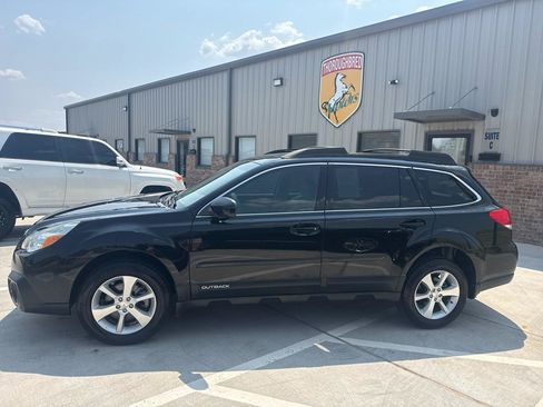 Used 2013 Subaru Outback 3.6R Limited w/ Moonroof Pkg AWD/4WD image 15