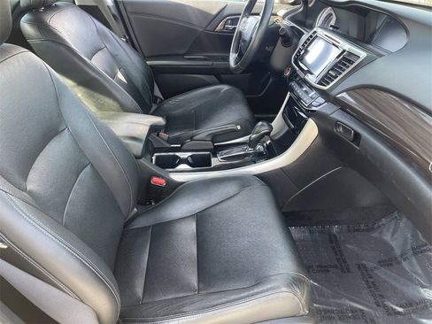 Certified 2017 Honda Accord EX-L image 9