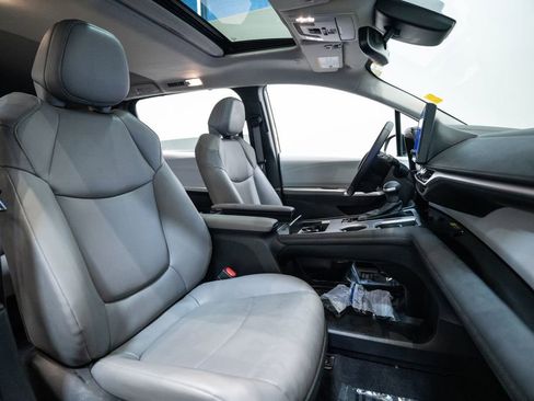 Certified 2025 Toyota Sienna XLE FWD image 15