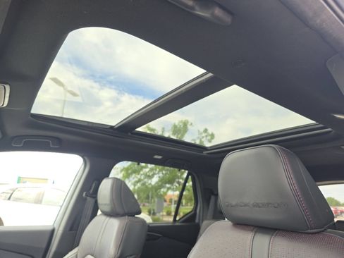 Certified 2025 Honda Pilot Black Edition image 4
