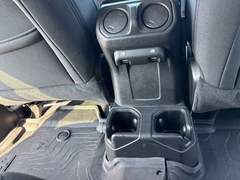 Used 2022 Jeep Wrangler Unlimited Sport image 29