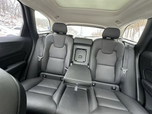 Used 2025 Volvo XC60 B5 Plus image 29