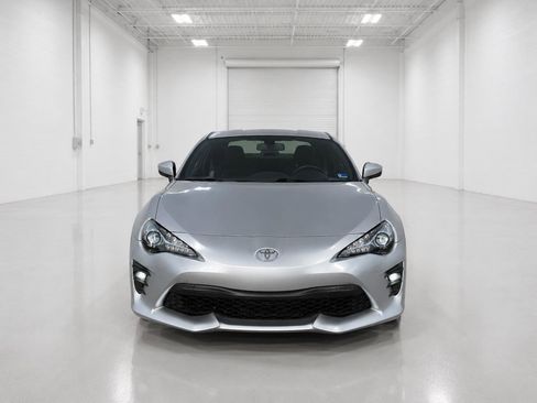 Used 2020 Toyota 86 RWD image 3