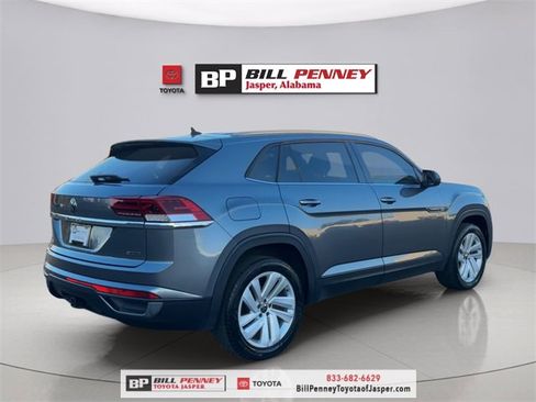 Used 2020 Volkswagen Atlas Cross Sport SE w/ Towing Package image 5