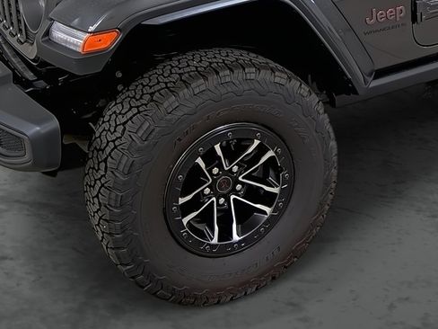 New 2025 Jeep Wrangler Unlimited Rubicon w/ XTREMEE 35" Tire Package image 7