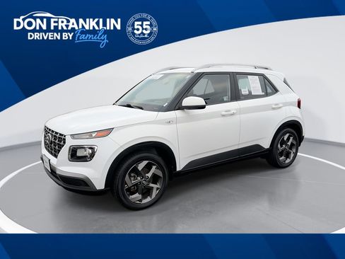 Used 2024 Hyundai Venue SEL image 1