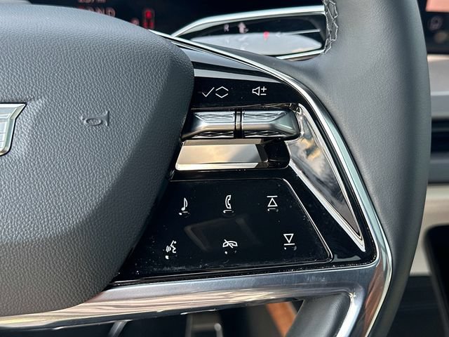 Used 2026 Cadillac Vistiq Luxury AWD/4WD image 7