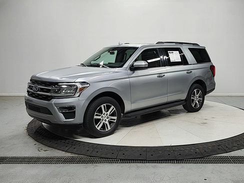 Used 2024 Ford Expedition Limited RWD image 4