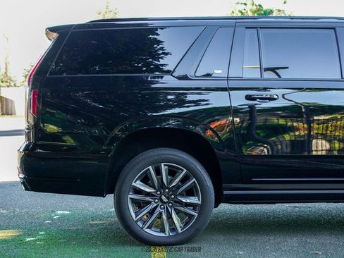 Used 2023 Cadillac Escalade ESV Sport Platinum image 10