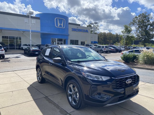 Used 2025 Ford Escape ST-Line AWD/4WD image 2