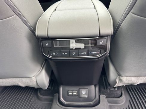 Used 2022 Toyota Highlander Platinum image 37