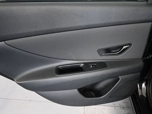 Used 2025 Hyundai Elantra SEL FWD image 27