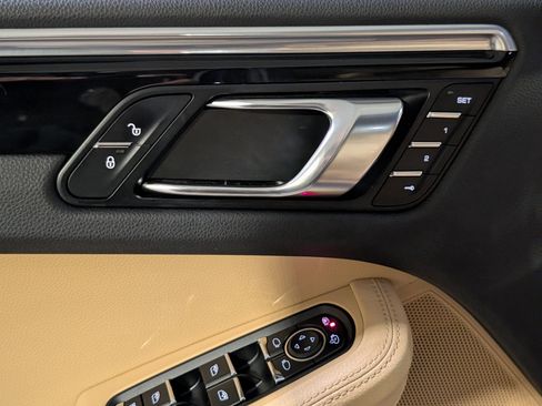 Certified 2018 Porsche Macan Sport Edition image 22