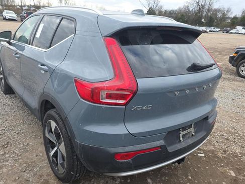 Used 2023 Volvo XC40 B4 Ultimate image 3