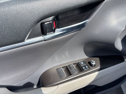 Used 2021 Toyota Camry XLE w/ Cold Weather Package image 19