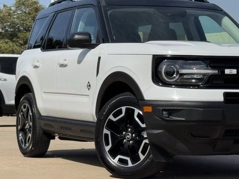 Used 2024 Ford Bronco Sport Outer Banks AWD/4WD image 3