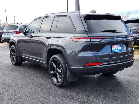 Used 2024 Jeep Grand Cherokee Altitude image 3